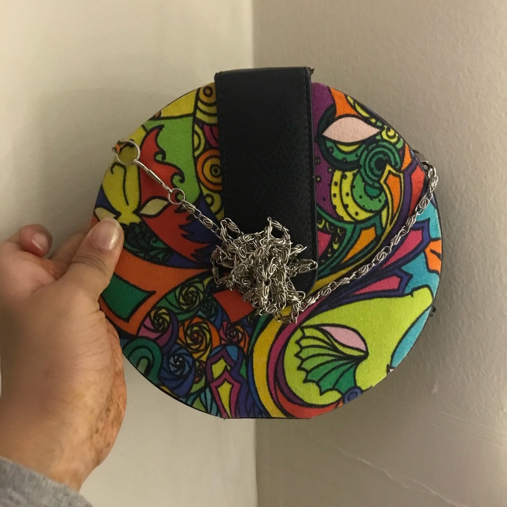 Beautiful pattern round bag!🌼🌸🌺